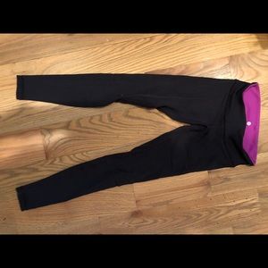 Lululemon reversible black/fuchsia yoga pants